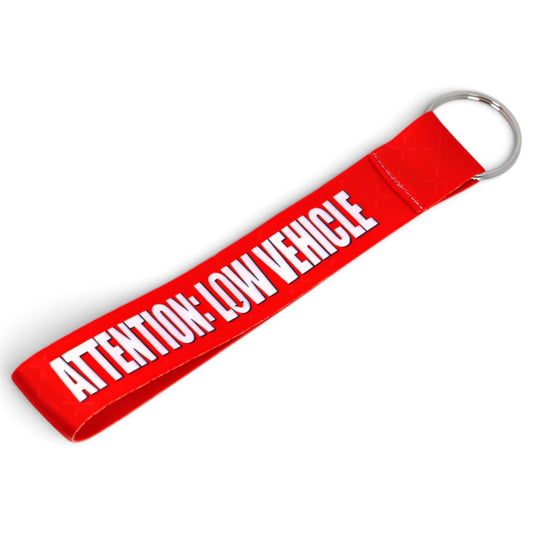 Sleutelhanger - Korte lanyard - Met opschrift “Attention: Low Vehicle” | Rood