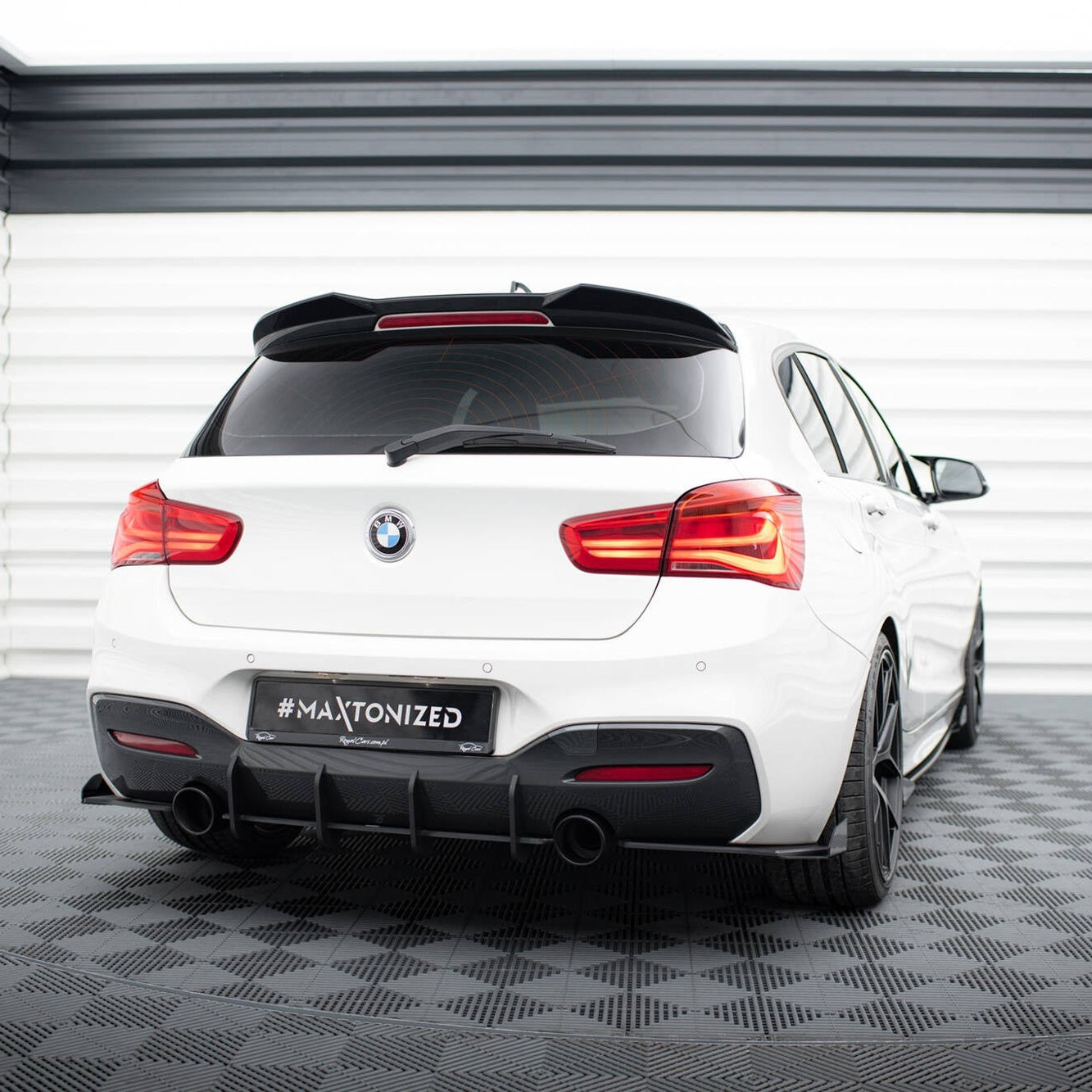 Street Pro Achterbumper Splitters V2 + Vinnen - BMW F20LCI / F21LCI - M Pakket - Maxton Design | 2015-2019