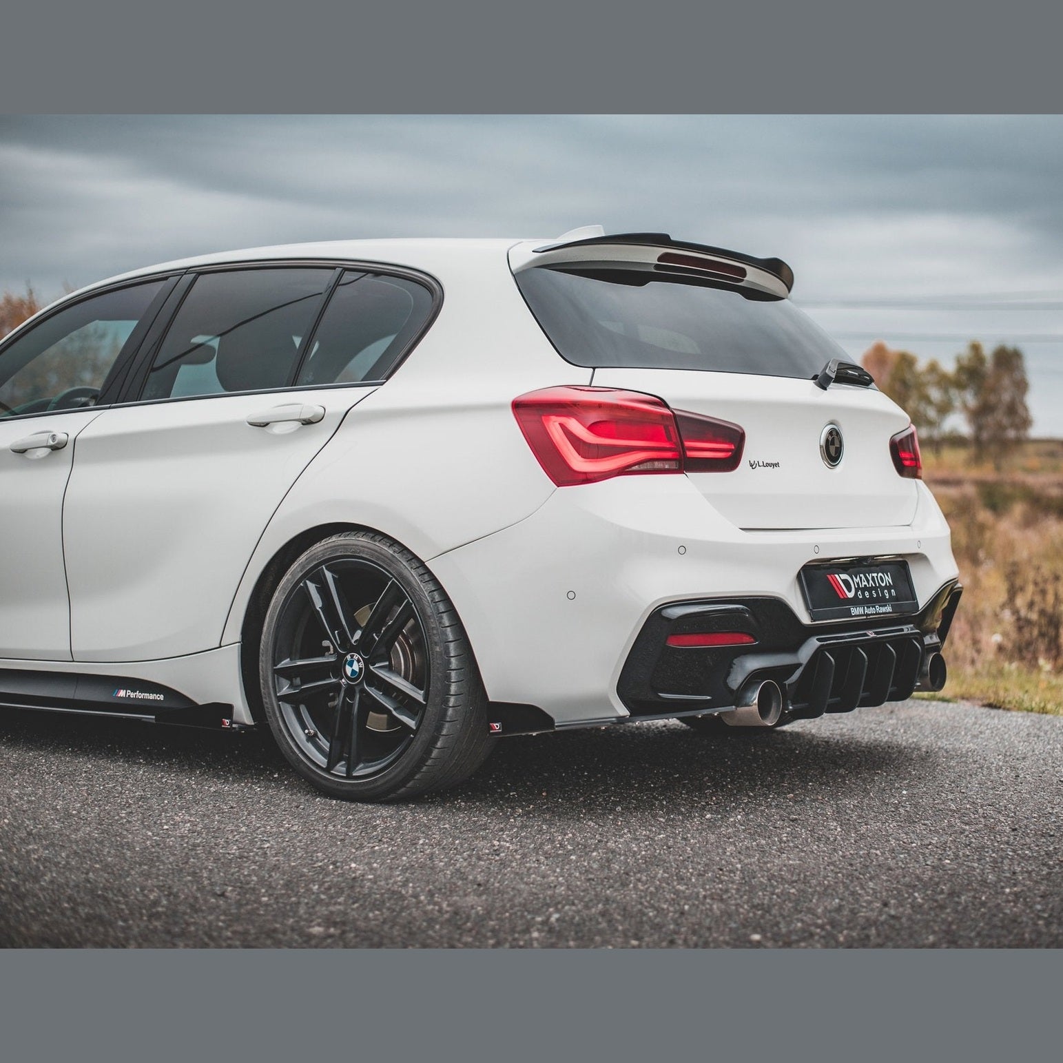 Street Pro Achterbumper Splitters V3 + Vinnen - BMW F20LCI / F21LCI - M Pakket - Maxton Design | 2015-2019