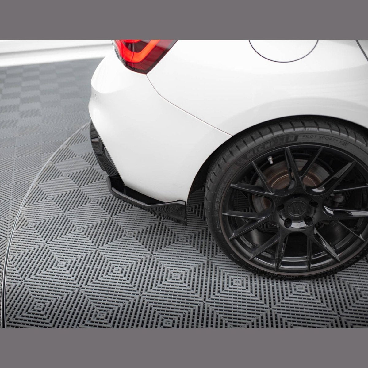 Achterbumper Splitters V4 - BMW F20LCI / F21LCI - M Pakket - Maxton Design | 2015 - 2019 - Beamerstyling.nl