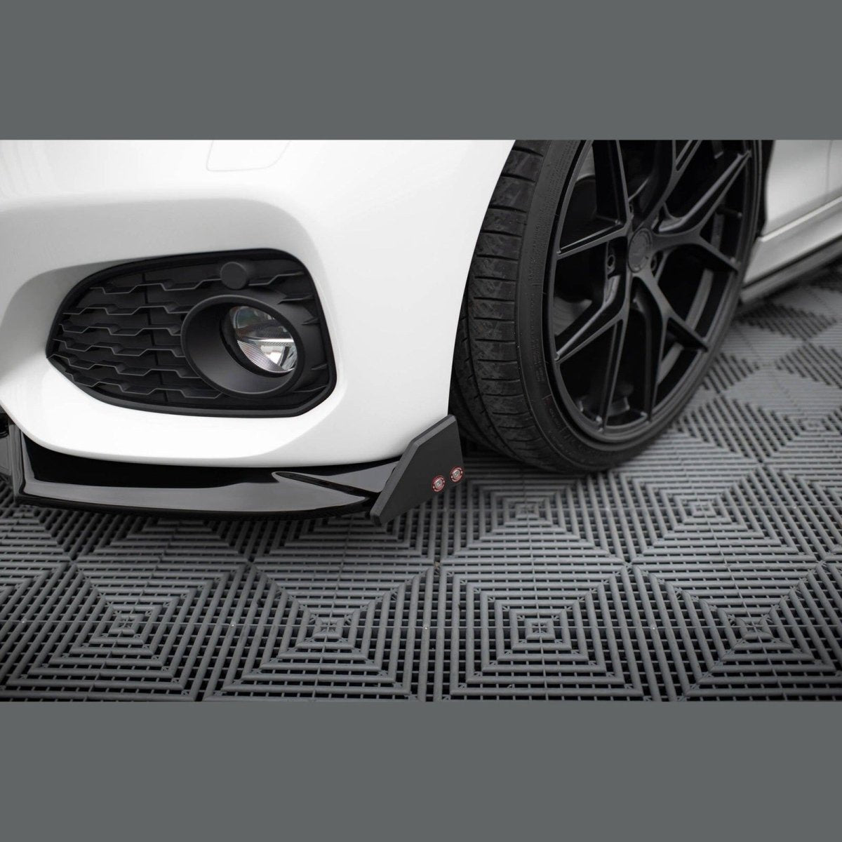 Front Lip V5 + Vinnen - BMW F20LCI / F21LCI - Hoogglans Zwart - Maxton Design | 15 - 19 - Beamerstyling.nl