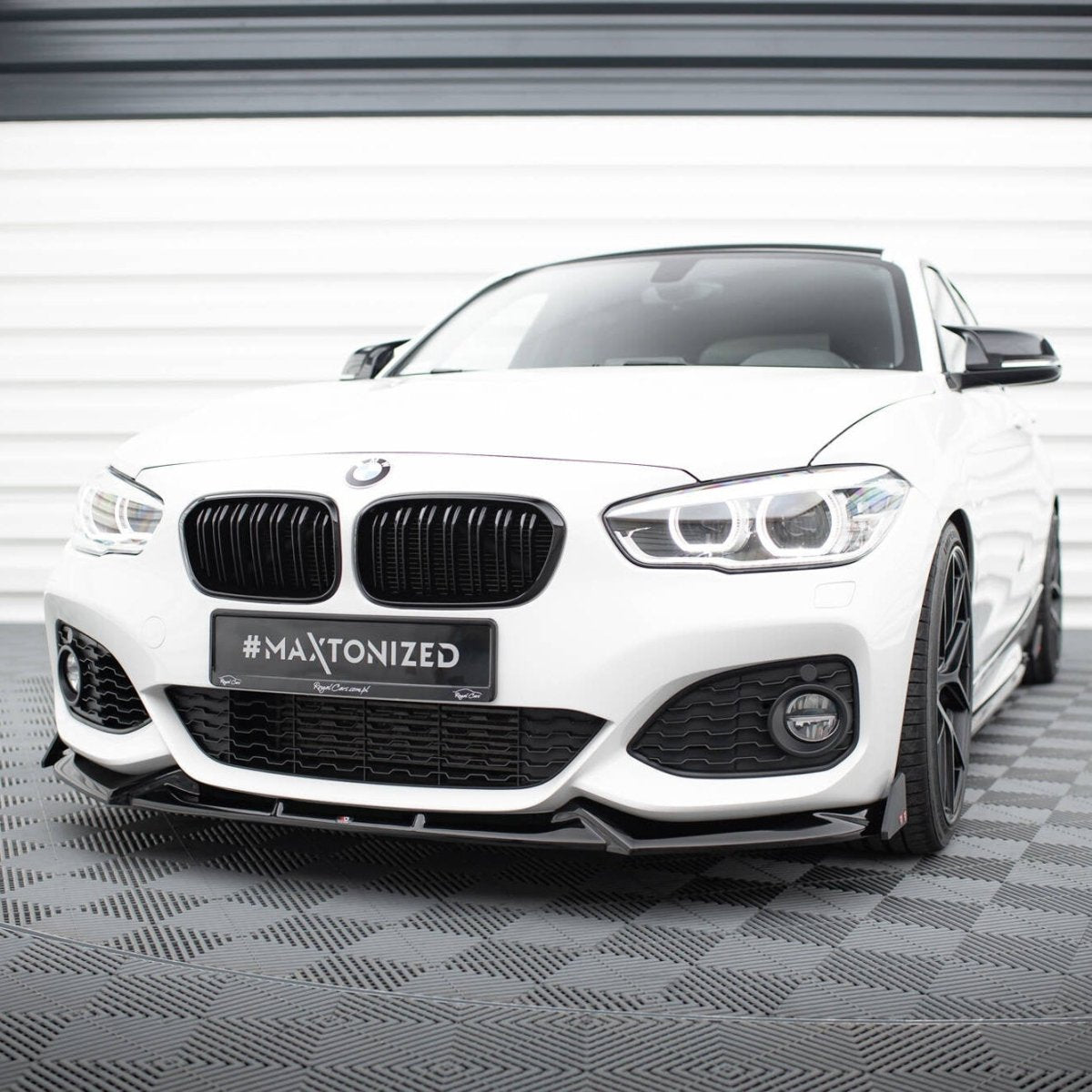 Front Lip V5 + Vinnen - BMW F20LCI / F21LCI - Hoogglans Zwart - Maxton Design | 15 - 19 - Beamerstyling.nl