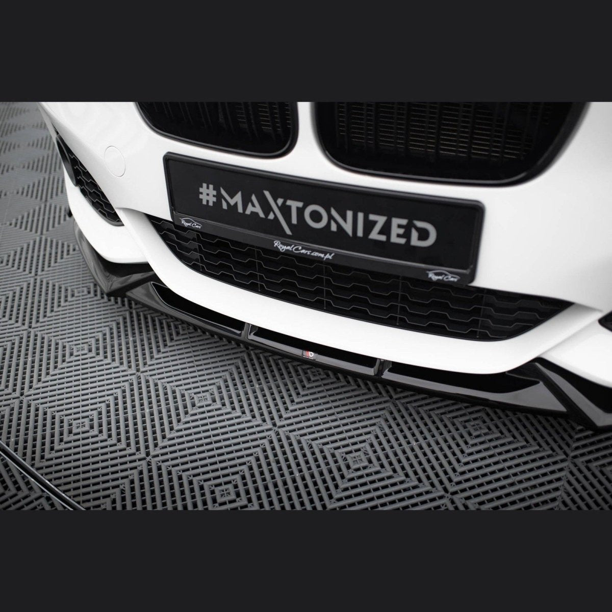 Front Lip V5 + Vinnen - BMW F20LCI / F21LCI - Hoogglans Zwart - Maxton Design | 15 - 19 - Beamerstyling.nl