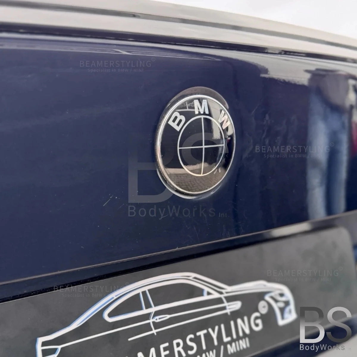 Logo embleem stickers - Hoogglans zwart - Voor 82mm embleem | 1 Set - Beamerstyling.nl